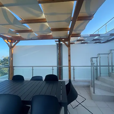 Penthouse At White Cliffs شقة