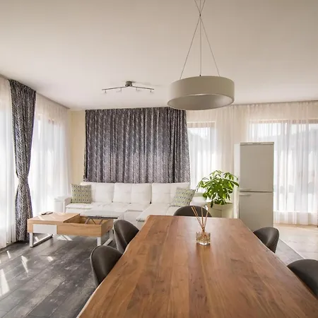Penthouse At White Cliffs شقة بايالا